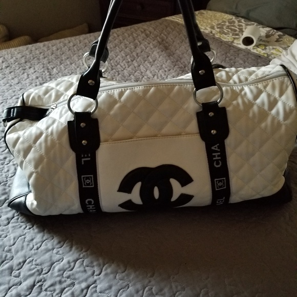 chanel duffle bag black and white